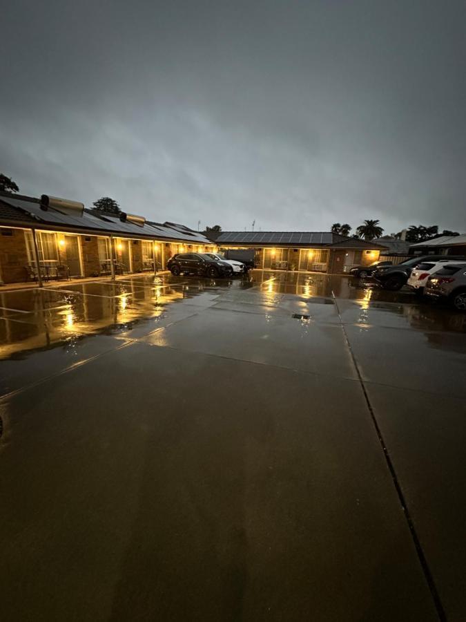 Pevensey Motor Lodge Echuca Bagian luar foto
