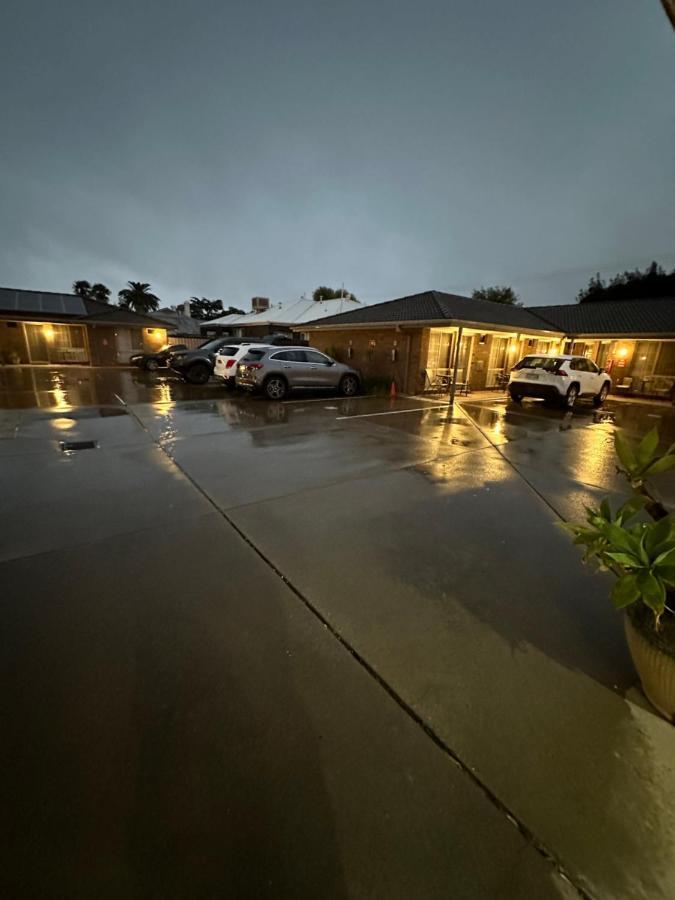 Pevensey Motor Lodge Echuca Bagian luar foto