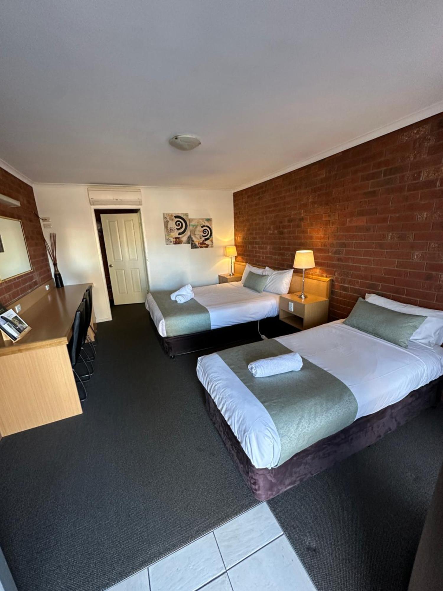 Pevensey Motor Lodge Echuca Bagian luar foto