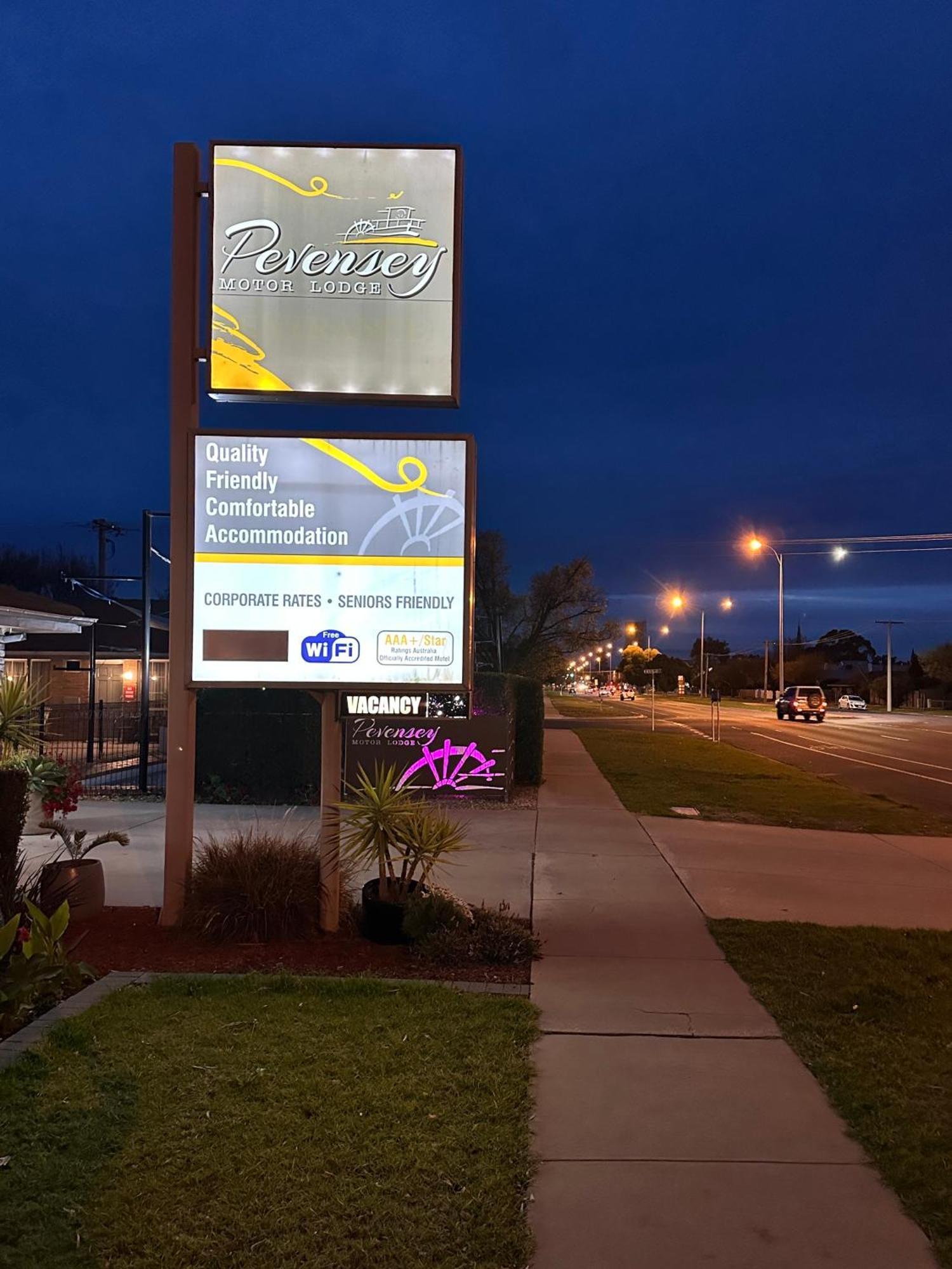 Pevensey Motor Lodge Echuca Bagian luar foto