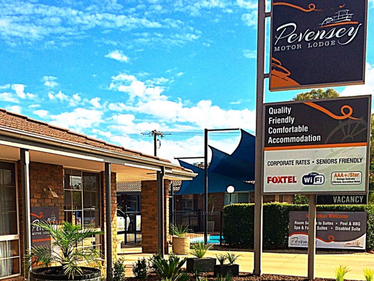 Pevensey Motor Lodge Echuca Bagian luar foto