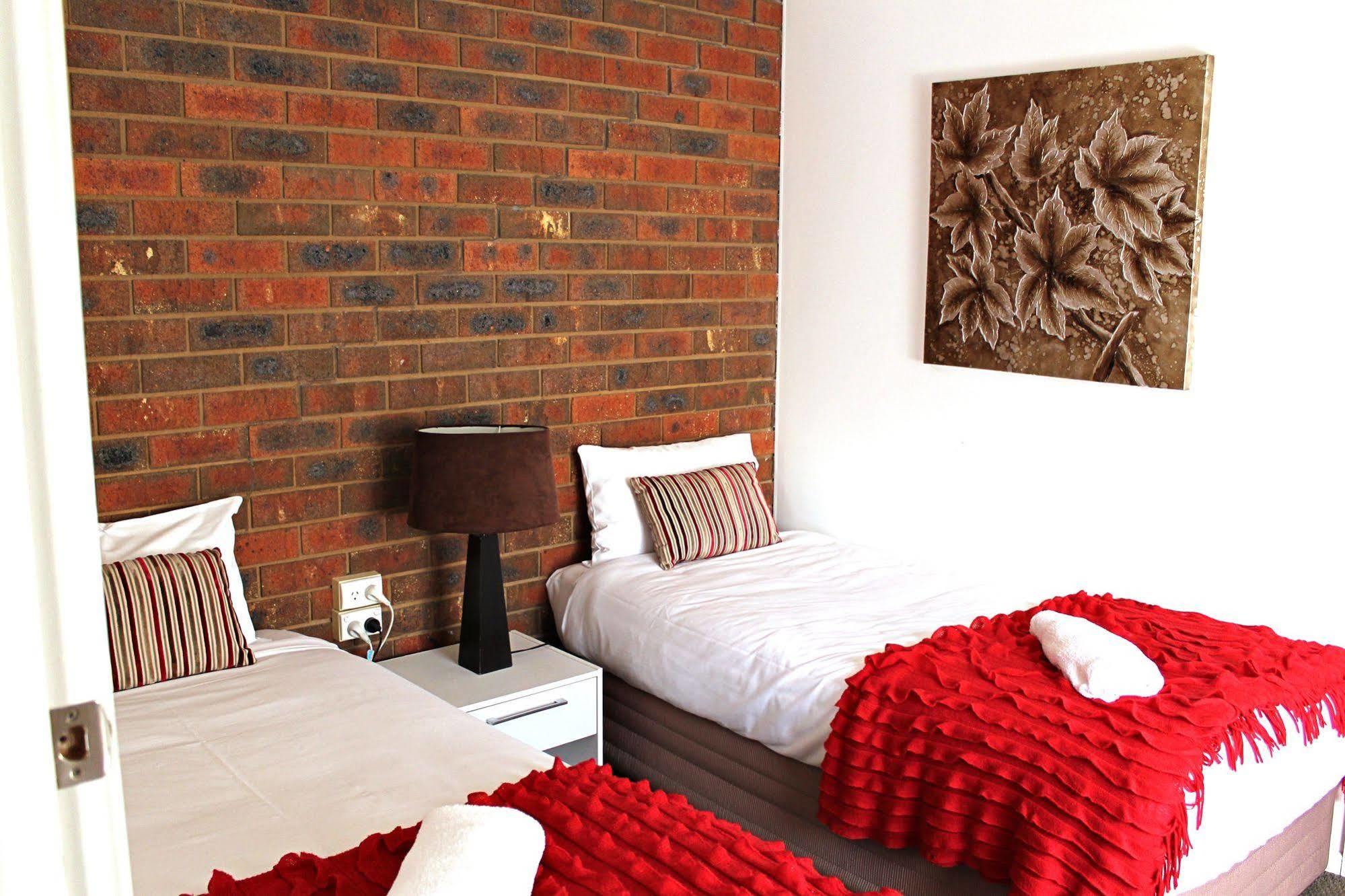 Pevensey Motor Lodge Echuca Bagian luar foto